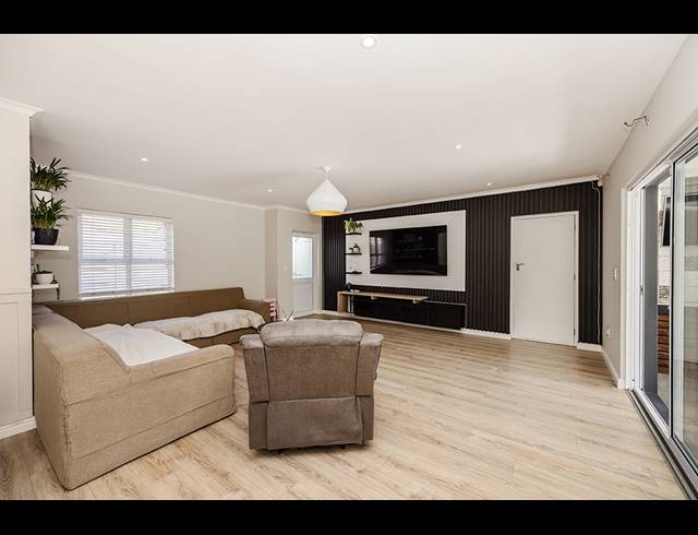 4 BEDROOM FREEHOLD SOLD IN SUNNINGDALE